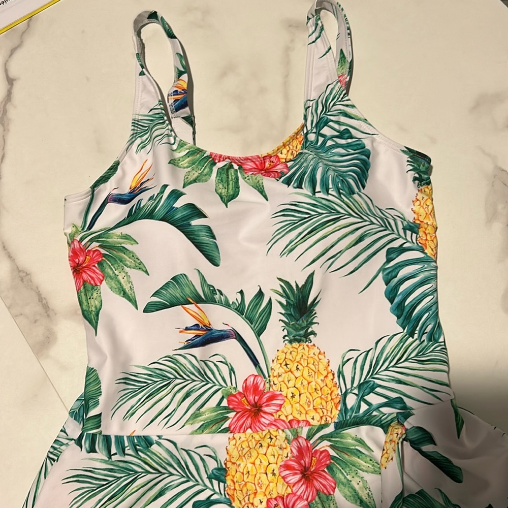 Women One Piece Skirted Swim Suit Size L
